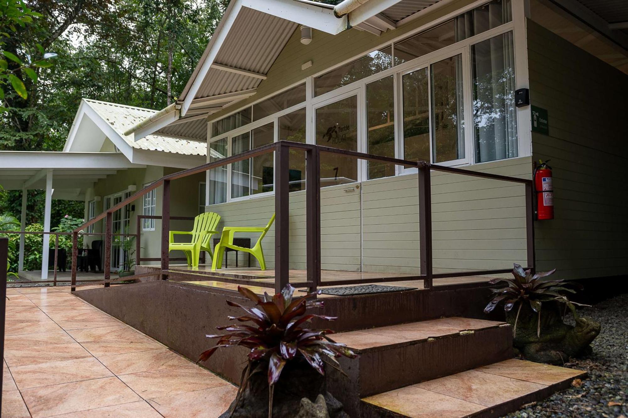 Jaguar Inn Bungalows Puerto Viejo de Talamanca Bagian luar foto